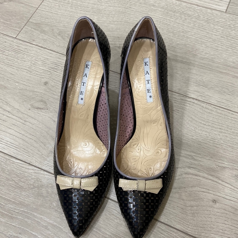 Beautiful Classy Pumps; perforated with bows, very feminine.